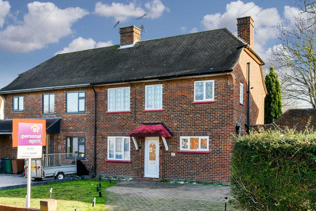 Partridge Mead, Banstead 3 bed semidetached house £1,850 pcm (£427 pw)