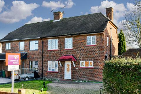 3 bedroom semi-detached house to rent, Partridge Mead, Banstead