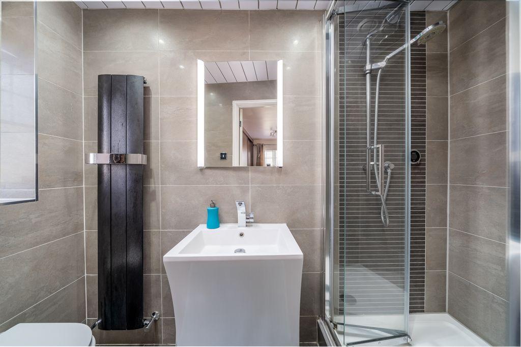 Ensuite to Bed 1