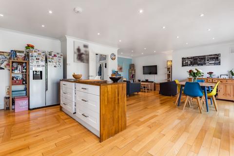 14 Wincrofts Drive, London, SE9 2RG