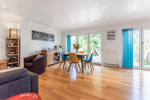 14 Wincrofts Drive, London, SE9 2RG