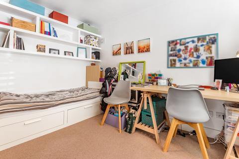 14 Wincrofts Drive, London, SE9 2RG