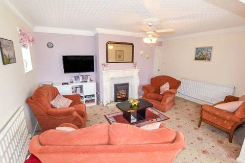 Livingstone Llewelyn Drive, Fairbourne, LL38 2DQ