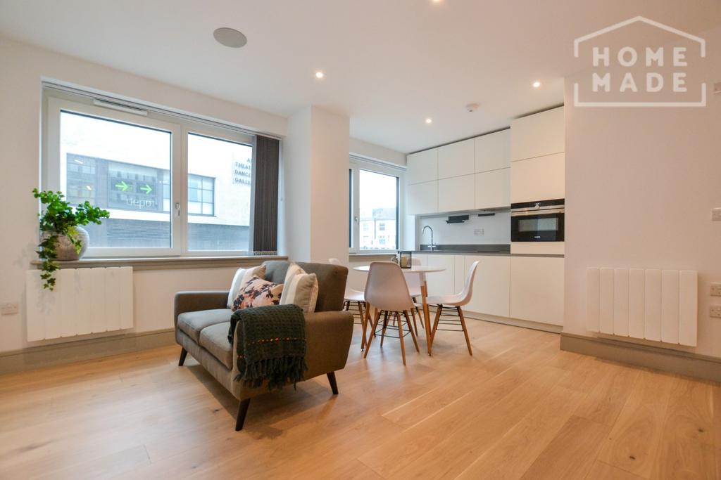 High Road, North Finchley, N12 Studio £1,400 pcm (£323 pw)