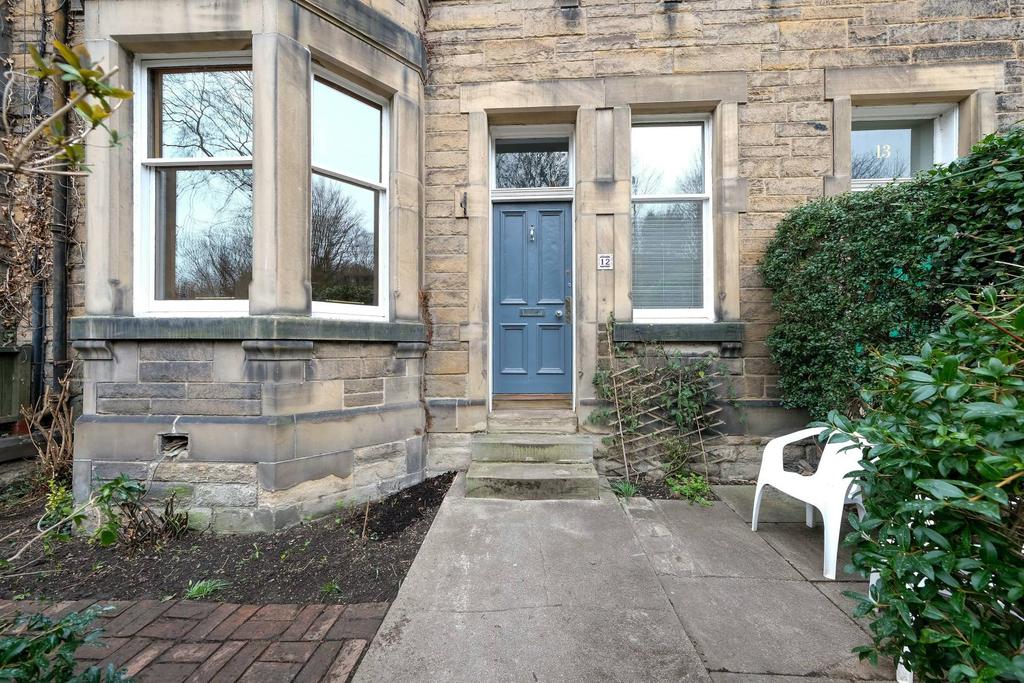 12 Queens Park Avenue, EDINBURGH... 2 bed flat £290,000