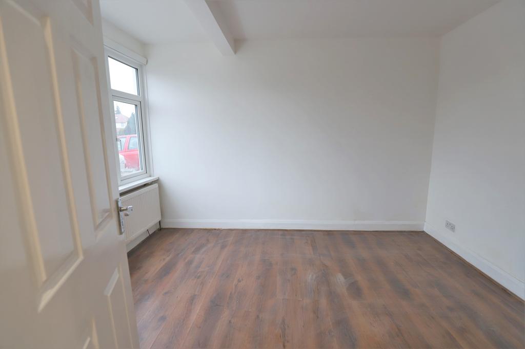 Mildenhall Road, Slough, Berkshire, SL1 3 bed terraced house £430,000