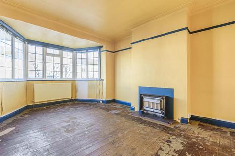 5a Welbeck Close, London, N12 9TU