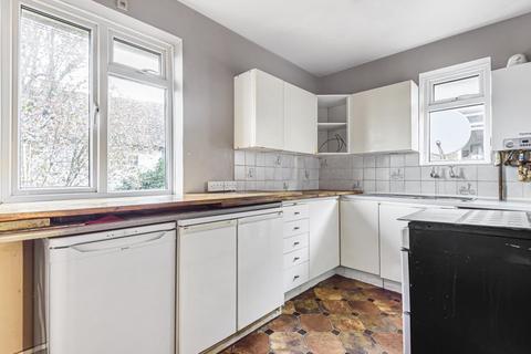 5a Welbeck Close, London, N12 9TU