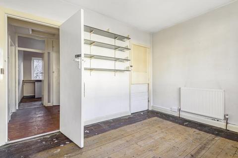 5a Welbeck Close, London, N12 9TU