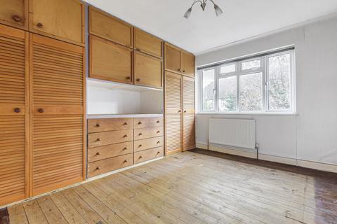 5a Welbeck Close, London, N12 9TU