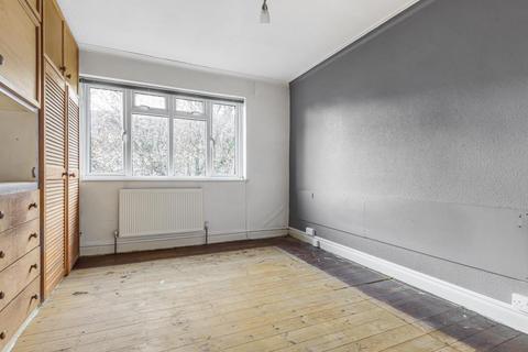 5a Welbeck Close, London, N12 9TU