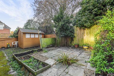 5a Welbeck Close, London, N12 9TU