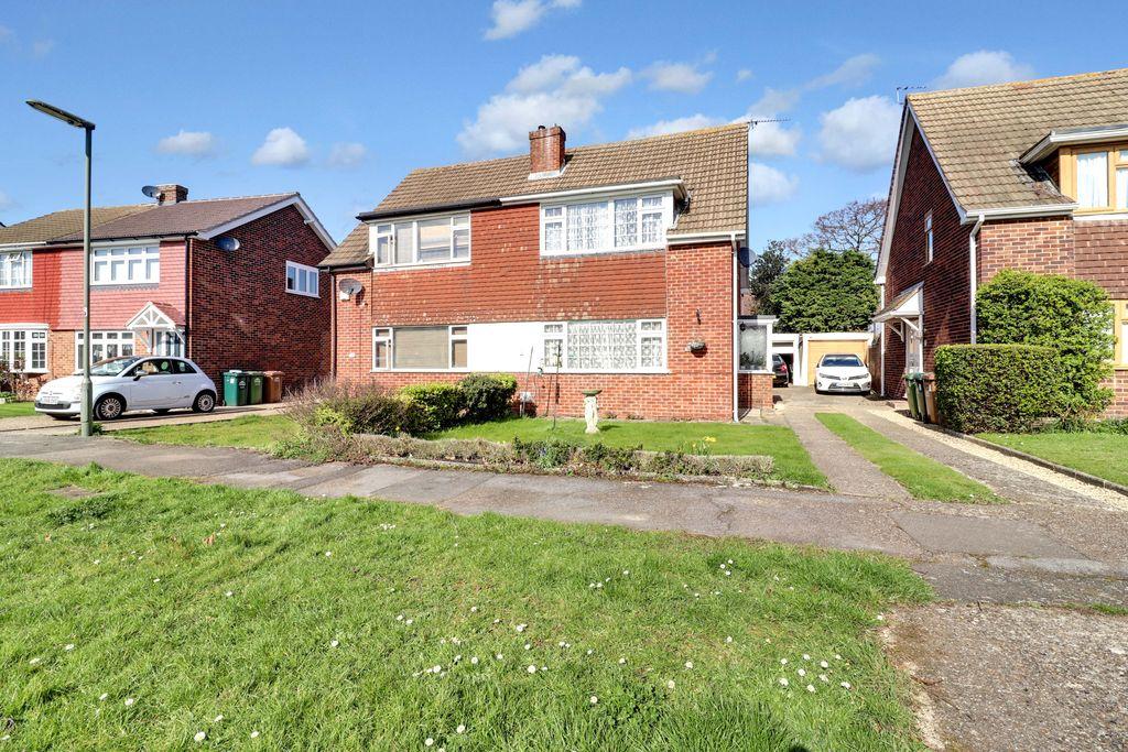 Denman Drive, Ashford TW15 2AP 3 bed semidetached house £450,000