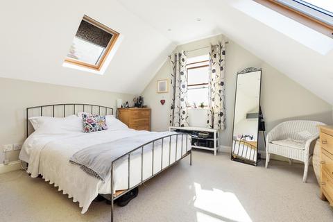 13 Burton Road, Kingston Upon Thames, KT2 5TG
