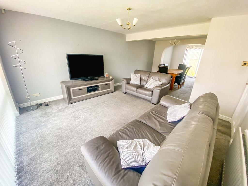 Gunnerton Close, Southfield Green... 3 bed semidetached house £200,000