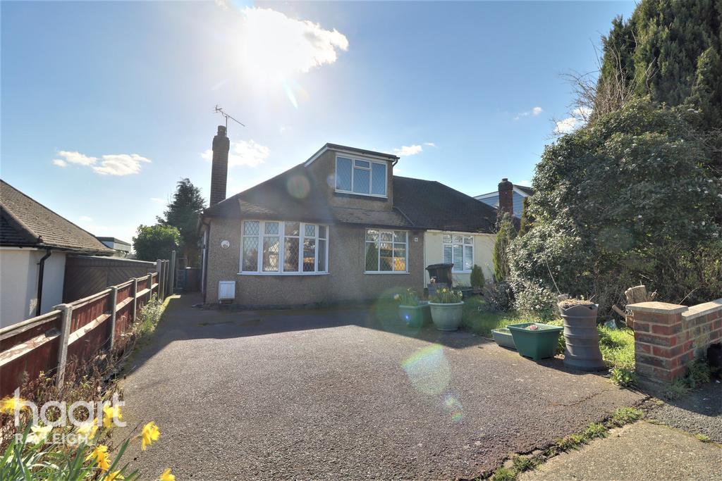 Roach Avenue, Rayleigh 3 bed chalet £375,000