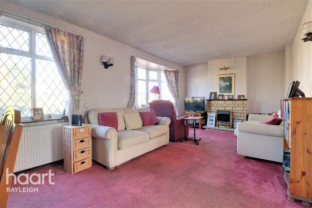 Roach Avenue, Rayleigh 3 bed chalet £375,000