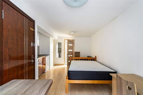 Studio to rent, Dawes Road, London, SW6