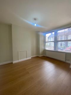 2 bedroom flat to rent - Francis Road, London, E10 6PL