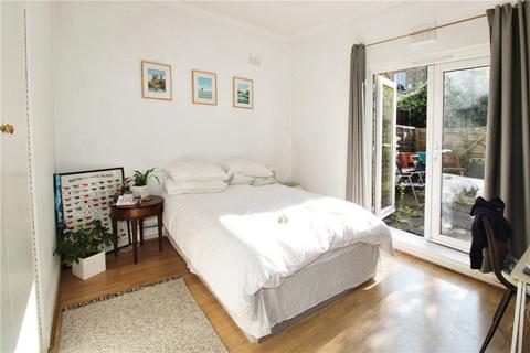 2 bedroom apartment to rent, Rowfant Road, London, SW17