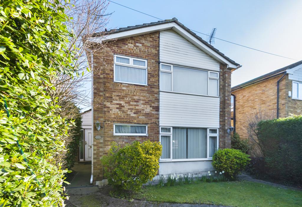 London Road, Hadleigh, Benfleet, Essex 4 bed detached house £450,000