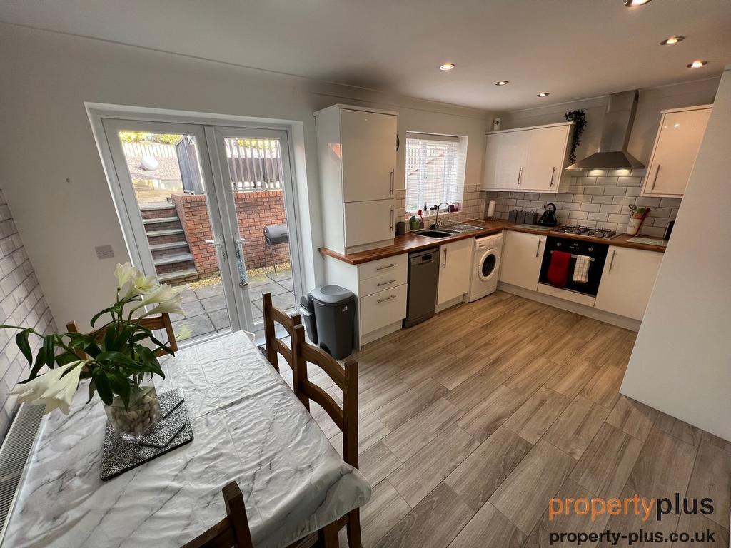 Nant Y Fron Tonyrefail Porth 3 bed property £229,950