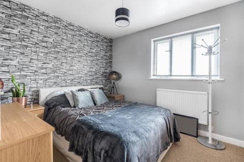 16 Donnington Close, Witney, OX28 5FR