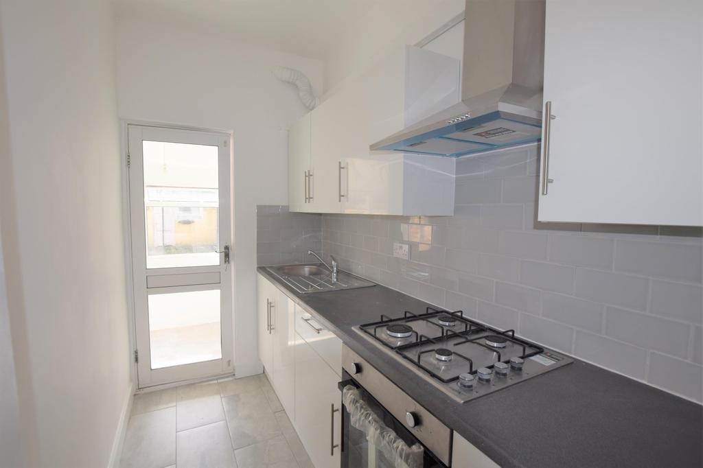 Norman Road, Ilford, IG1 2 bed terraced house £1,400 pcm (£323 pw)