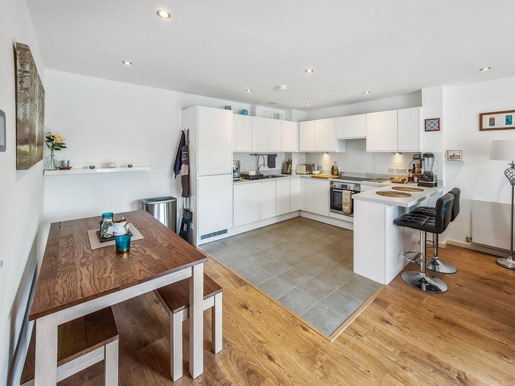 Newchapel House, Market Street, Addlestone KT15 2FZ 2 bed apartment £