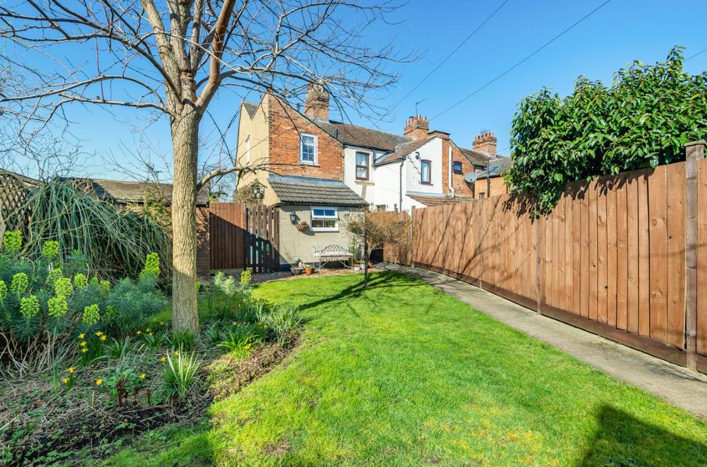 The Warren, Clapham, Bedford 2 bed end of terrace house £285,000