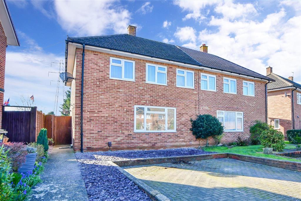 Carnation Crescent, East Malling, Kent 4 bed semidetached house £435,000