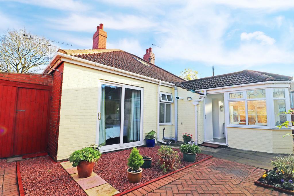 Jesmond Road, Hartlepool, TS26 2 bed detached bungalow £135,000