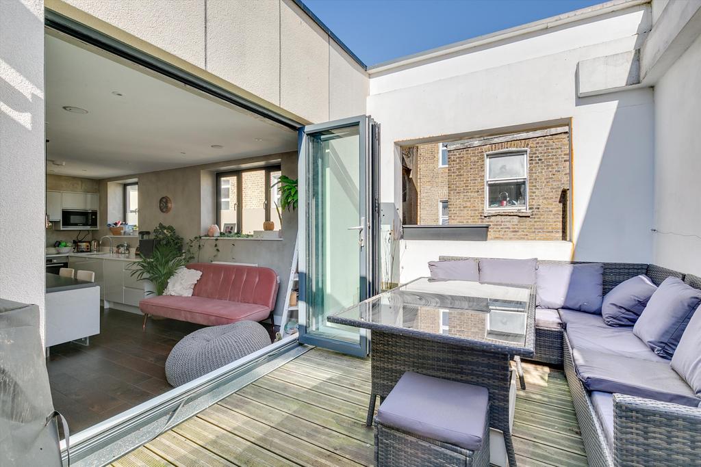 Ariana Apartments, Lillie Road... 1 bed flat £2,145 pcm (£495 pw)