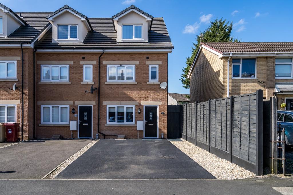 Moorcroft Gardens, Bolton... 4 bed end of terrace house £175,000