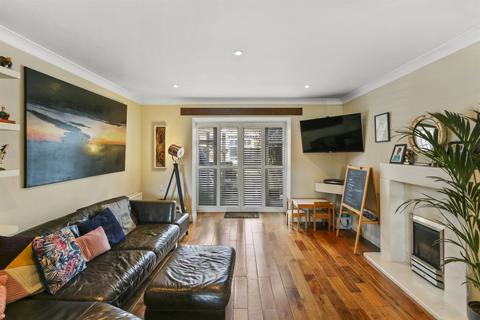 33 Leabank Square, London, E9 5LP