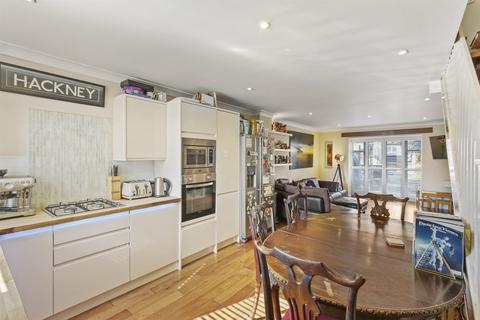 33 Leabank Square, London, E9 5LP