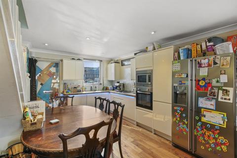 33 Leabank Square, London, E9 5LP