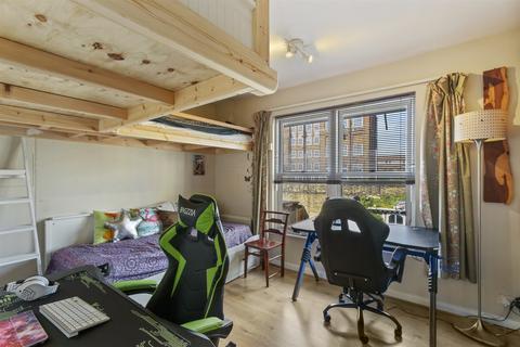33 Leabank Square, London, E9 5LP