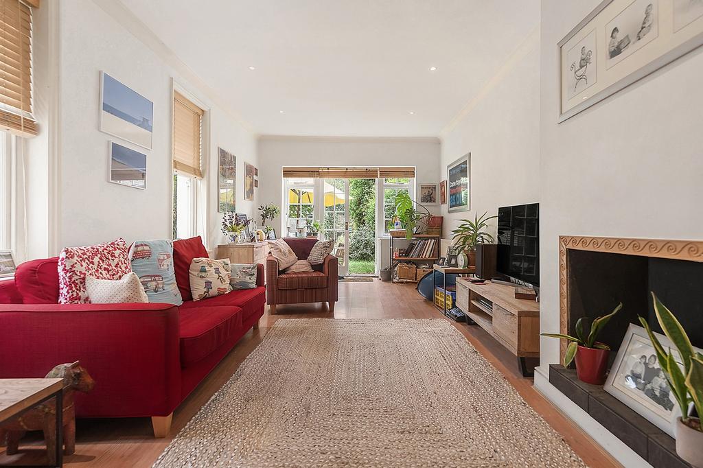 Kenyon Street, Fulham, London, SW6 3 bed apartment £3,500 pcm (£808 pw)