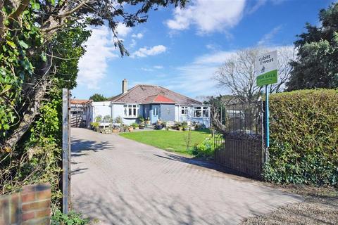 6 bedroom detached bungalow for sale - Park Lane, Selsey, West Sussex