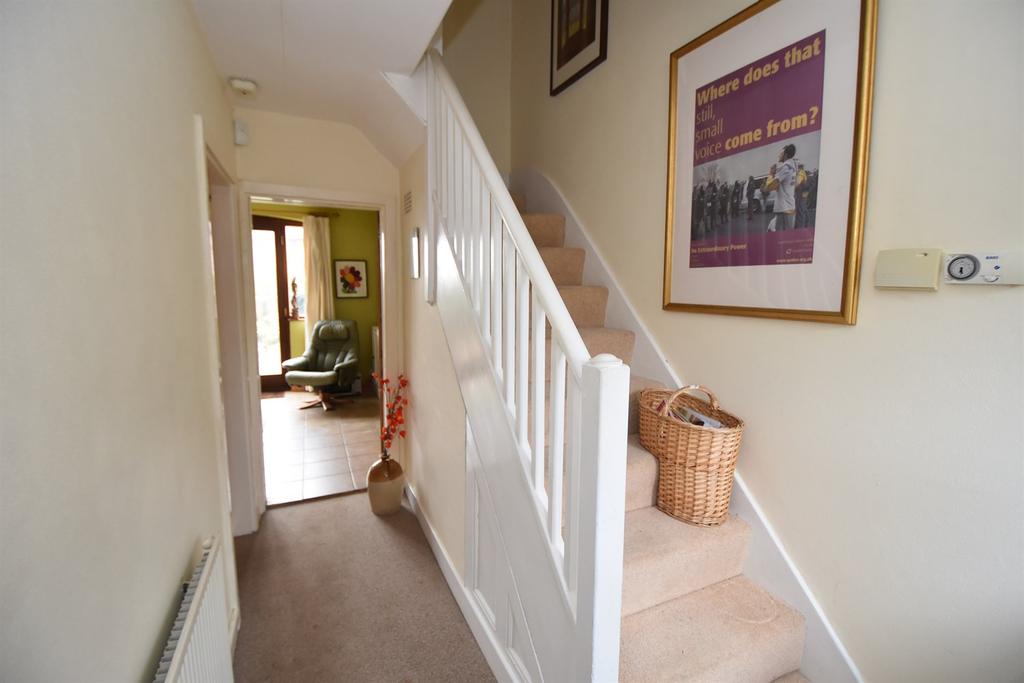 Dovecote Lane, Beeston, NG9 1JG 2 bed terraced house £275,000