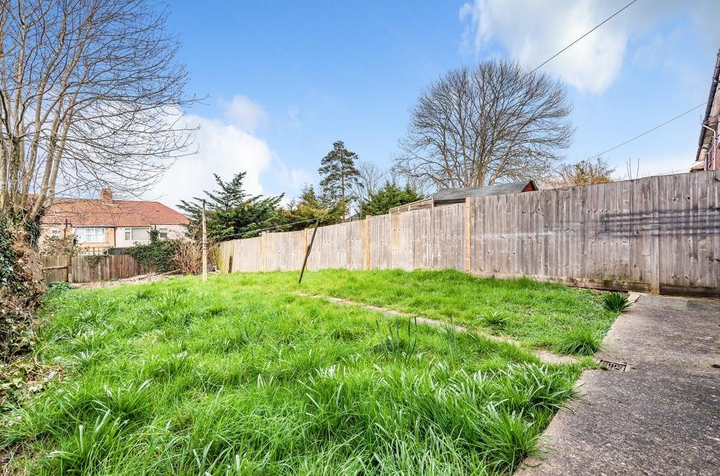 Castleton Road, London, SE9 3 bed end of terrace house £400,000