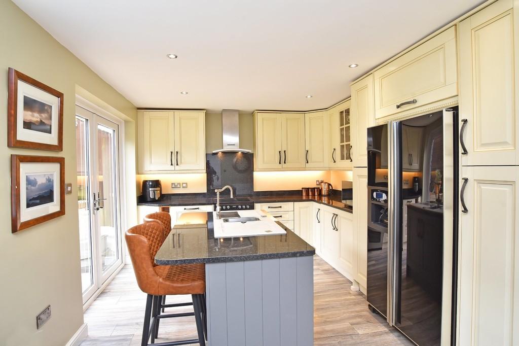 Burns Way, Harrogate 4 bed detached house £450,000
