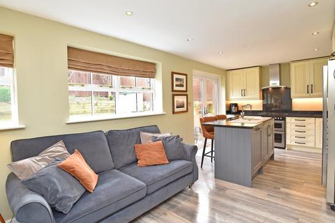 13 Burns Way, Harrogate, HG1 3NA