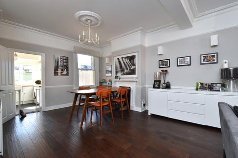 11 Lutwyche Road, London, SE6 4EP