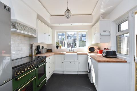 11 Lutwyche Road, London, SE6 4EP