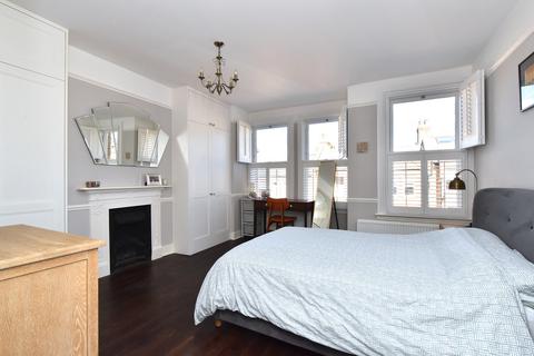11 Lutwyche Road, London, SE6 4EP