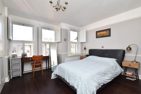 11 Lutwyche Road, London, SE6 4EP