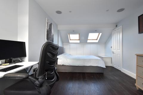 11 Lutwyche Road, London, SE6 4EP