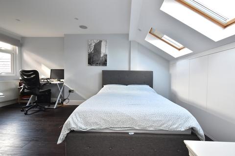 11 Lutwyche Road, London, SE6 4EP